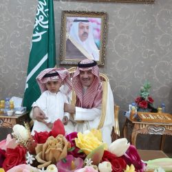 الأمير سعود بن نايف والأمير أحمد بن فهد يقدمان المصلين في صلاة العيد بالمنطقة الشرقية
