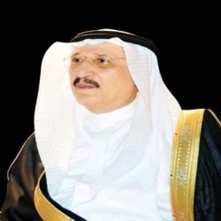 مدير عام مطار الملك عبدالله بجازان يكرم عمال نظير امانتهم .