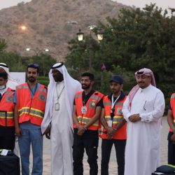 “القويحص” يكرم مركز حي العمرة و فريق معاً التطوعي 