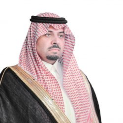 جوازات مطار الملك سعود بالباحة تستقبل المسافرين وتبادلهم التهاني بمناسبة العيد
