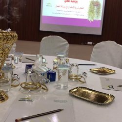 أمين محافظة جدة يدشن معرض اليوم الوطني ٨٩ بمركز أدهم للفنون التشكيلية