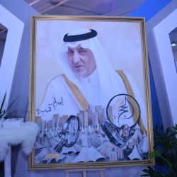 الأمير خالد بن سلطان العبدالله الفيصل يعطي شارة إنطلاقة رالي الشرقية