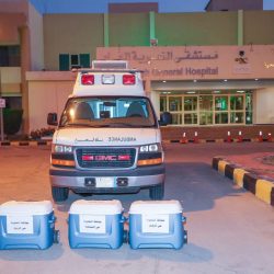 البرنامج السعودي لتنمية وإعمار اليمن يدشن مشروعاً طبياً في حضرموت ويضع حجر أساس مشروع تعليمي بالمحافظة