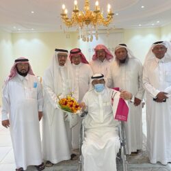 سمو الأمير سلطان بن محمد يحصد جائزة كأس النادي للون الوضح في مهرجان الملك عبدالعزيز للإبل
