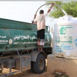 مركز الملك سلمان للإغاثة يوزع أكثر من 43 طنًا من السلال الغذائية في مديرية المظفر بتعز