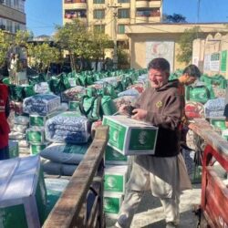 مركز الملك سلمان للإغاثة يوزع 1.135 حقيبة شتوية للمتضررين في مأرب
