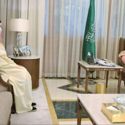 سمو الأمير خالد الفيصل يقلد مدير مكافحة المخدرات بمكة المكرمة رتبته الجديدة