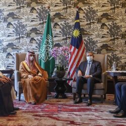 ملك ماليزيا يستقبل سمو وزير الخارجية