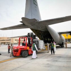 وصول الطائرة الإغاثية الرابعة ضمن الجسر الجوي السعودي لمساعدة الشعب السوداني