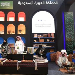 “المشغولات اليدوية” تجذب زوار معرض الصقور والصيد السعودي الدولي
