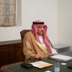 الأمير سعود بن نهار يكرم عدداً من منسوبي الدفاع المدني في الطائف