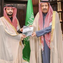 أمير الباحة يستقبل مدير الدفاع المدني المعين حديثاً بالمنطقة ويتسلّم التقرير السنوي