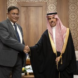 الأمير عبدالعزيز بن سعود يستقبل وزير الشؤون الداخلية وزير القانون في جمهورية سنغافورة