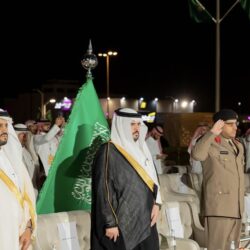 نائب أمير الرياض يؤدي صلاة الميت على الشيخ فهد بن عبدالله بن دليم