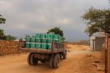 مركز الملك سلمان للإغاثة يوزع أكثر من 130 طنًا من السلال الغذائية في سقطرى