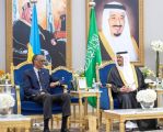 رئيس جمهورية رواندا يصل الرياض وفي مقدمة مستقبليه نائب أمير المنطقة