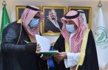 الأمير جلوي بن عبدالعزيز يلتقي مدير عام التعليم بمنطقة نجران.