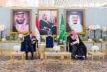 رئيس جمهورية مصر العربية يصل الرياض وسمو ولي العهد في مقدمة مستقبليه