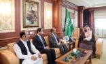 سمو نائب أمير منطقة جازان يستقبل القنصل العام الباكستاني