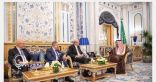 الملك سلمان يستقبل 3 رؤساء وزراء لبنانيين سابقين