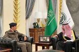 سمو الأمير سعود بن نهار يستقبل مدير مكافحة المخدرات بالطائف بعد صدور الأمر الملكي بترقية إلى رتبة عميد