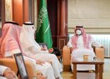 سمو نائب أمير جازان يلتقي رئيس اللجنة الوطنية العقارية باتحاد الغرف السعودية .
