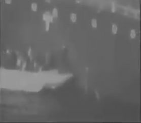 عاجل | الجيش الأمريكي ينشر فيديو يظهر فيه قارب عسكري إيراني  في #خليج_عمان