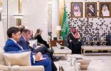 سمو الأمير عبدالعزيز بن سعود يستقبل كبير المستشارين العلميين لوزير الداخلية البريطاني
