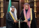 سمو أمير الباحة يستقبل مدير مطار الملك سعود ويتسلم تقرير الأعمال المنجزة   
