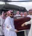 بالصور.. الصلاة على جثمان الشهيد “العلياني” بعد وصوله على متن طائرة إلى مسقط رأسه