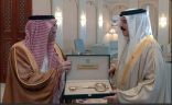 ملك البحرين يتسلم مفتاح السياحة العربية لعام ٢٠٢٠ من معالي رئيس المنظمة العربية للسياحة