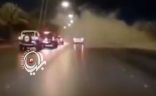بالفيديو …..حـادث انـقلاب مـروع لمـتهور “يفـحط” على طريق بالرياض