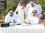 الأمير تركي بن طلال يشهد توقيع عقد تطوير عددٍ من القرى التراثية في عسير