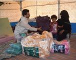 مركز الملك سلمان للإغاثة يوزع 1,000 حقيبة شتوية في مخيمات نازحي الجوف في مأرب
