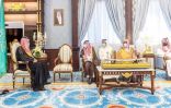 سمو الأمير حسام بن سعود يستقبل الأمين العام لجائزة الباحة للإبداع والتميز