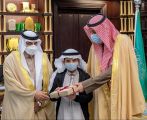 سمو أمير الباحة يكرم الطالب الحاصل على جائزة مكتب التربية لدول الخليج في مجال التفوق الدراسي