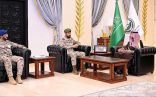 سمو الأمير سعود بن نهار يلتقي قائد منطقة الطائف العسكرية