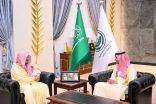 محافظ الطائف الأمير سعود بن نهار يلتقي الأمين العام لكبار العلماء