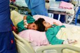 نجاح فصل التوأم السيامي المصري ” سلمى وسارة ” بعد عملية جراحية معقدة استغرقت 17 ساعة