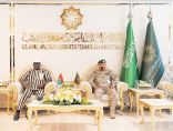أمين عام التحالف الإسلامي يستقبل وزير الدفاع بجمهورية بوركينا فاسو