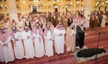 سمو نائب أمير منطقة الرياض يؤدي صلاة الميت على لولوة بنت عبدالعزيز السديري -رحمها الله-