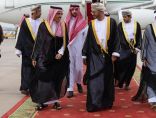 سمو وزير الخارجية يصل إلى سلطنة عمان